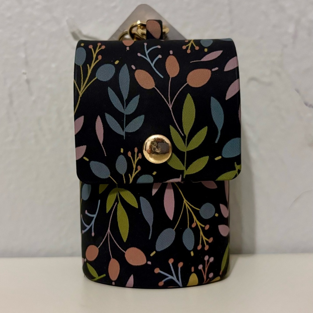 Bath & Body Works Floral Flower Snap Sanitizer Pocketbac Holder Keychain